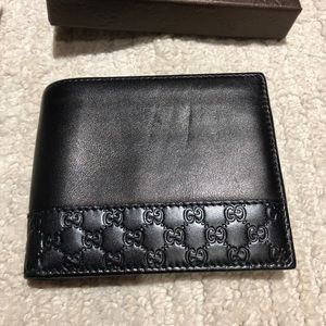 Men’s Gucci wallet